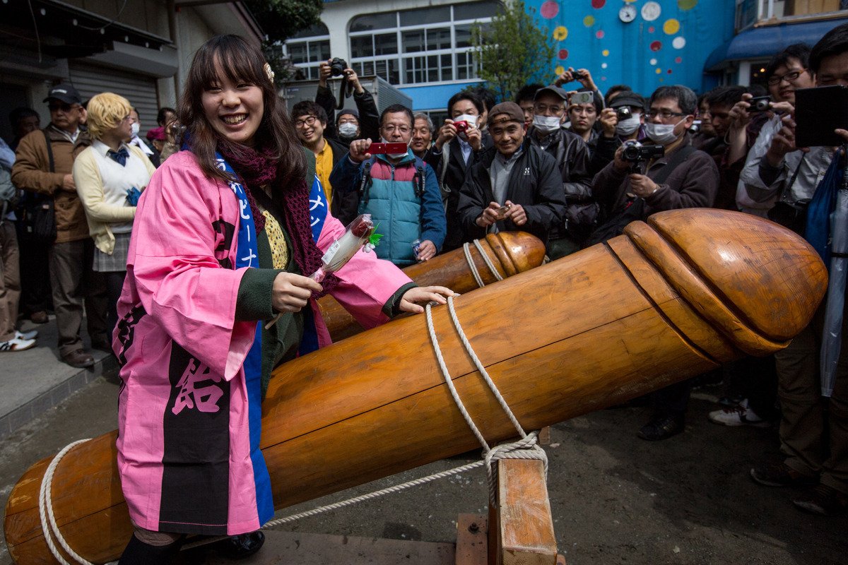 японский фестиваль пенисов праздник членов канамара мацури kanamara-matsuri отвратительные мужики дичь disgusting men